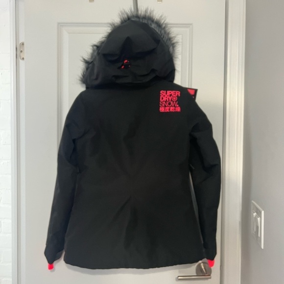 SUPERDRY Snow Action ski / snowboard jacket - new - Picture 9 of 11